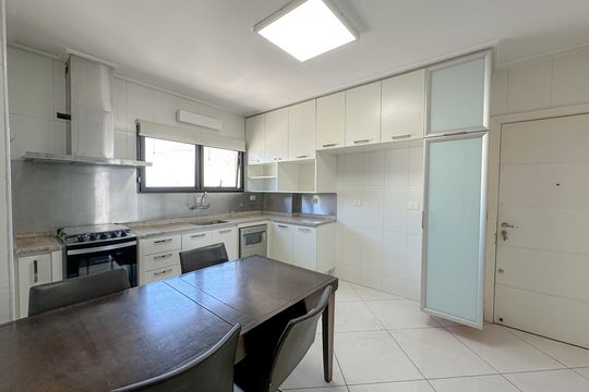 Apartamento à venda: 5 quartos, aceita animais. — Cozinha