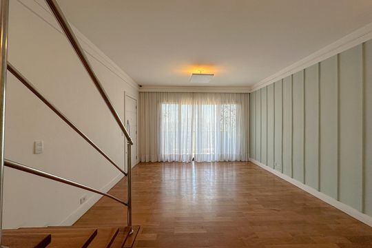 Apartamento à venda: 5 quartos, aceita animais. — Sala