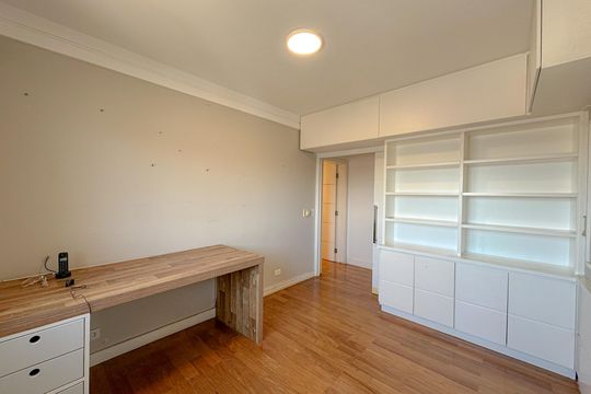 Apartamento à venda: 5 quartos, aceita animais. — Escritório