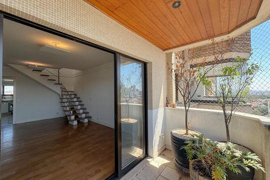 Apartamento à venda: 5 quartos, aceita animais. — Varanda