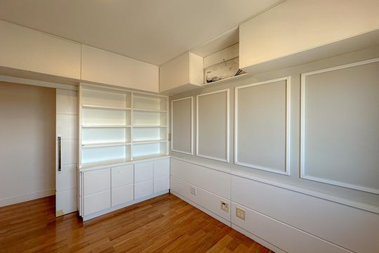 Apartamento à venda: 5 quartos, aceita animais. — Escritório