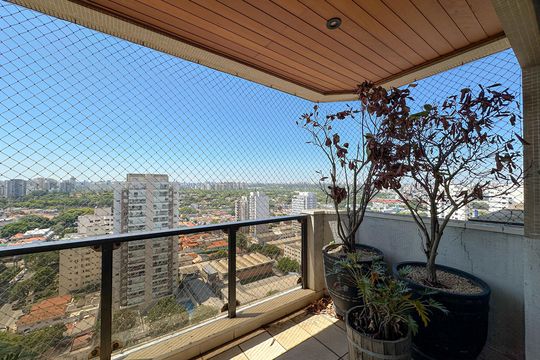 Apartamento à venda: 5 quartos, aceita animais. — Varanda