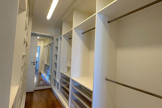 Apartamento à venda: 5 quartos, aceita animais. — Closet Suíte