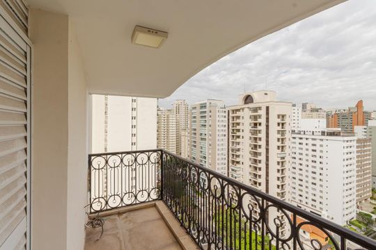 Comprar apartamento em Indianópolis com varanda, 3 quartos, 2 suítes e piscina no condomínio. — Sacada do Quarto 1
