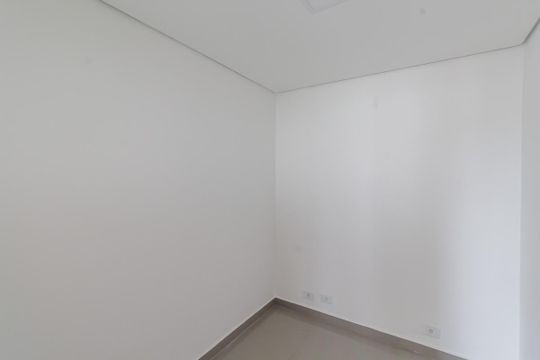 Comprar apartamento em Indianópolis com varanda, 3 quartos, 2 suítes e piscina no condomínio. — Quarto de Serviço