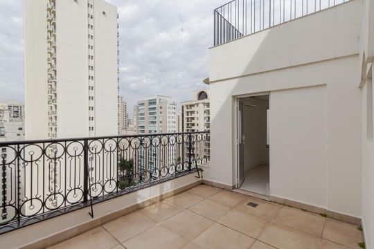 Comprar apartamento em Indianópolis com varanda, 3 quartos, 2 suítes e piscina no condomínio. — Varanda com Churrasqueira