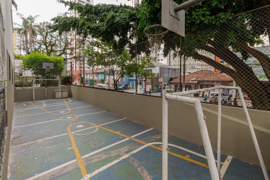 Comprar apartamento em Indianópolis com varanda, 3 quartos, 2 suítes e piscina no condomínio. — Área Comum - Quadra