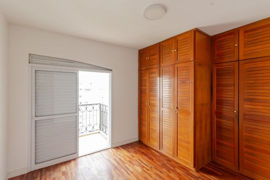 Comprar apartamento em Indianópolis com varanda, 3 quartos, 2 suítes e piscina no condomínio. — Quarto 1