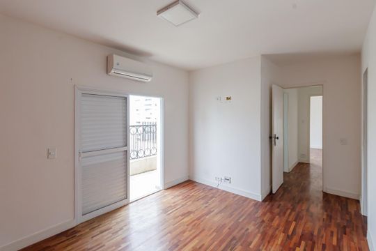 Comprar apartamento em Indianópolis com varanda, 3 quartos, 2 suítes e piscina no condomínio. — Suíte 1