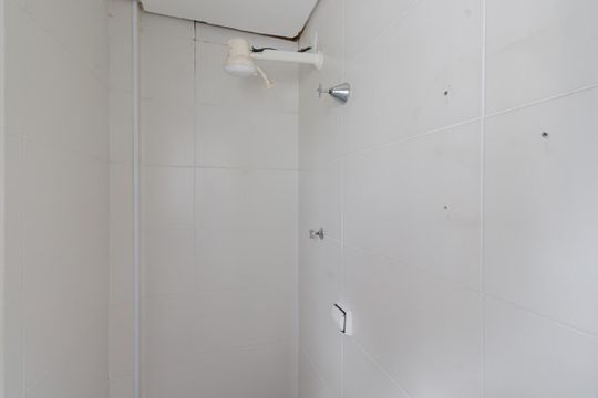 Comprar apartamento em Indianópolis com varanda, 3 quartos, 2 suítes e piscina no condomínio. — Banheiro de serviço