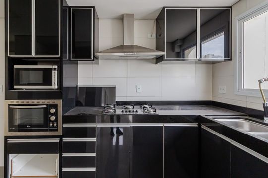 Comprar apartamento em Indianópolis com varanda, 3 quartos, 2 suítes e piscina no condomínio. — Cozinha