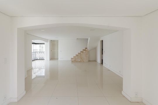 Comprar apartamento em Indianópolis com varanda, 3 quartos, 2 suítes e piscina no condomínio. — Sala