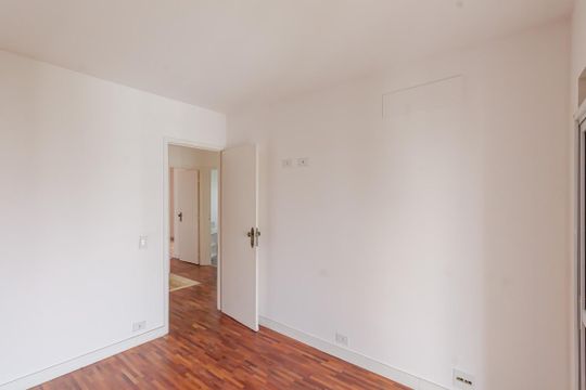 Comprar apartamento em Indianópolis com varanda, 3 quartos, 2 suítes e piscina no condomínio. — Quarto 1