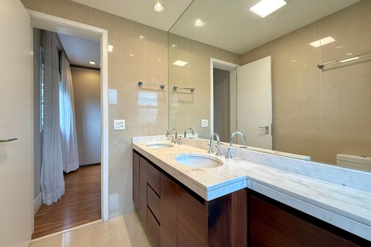Apartamento no Brooklin com 3 quartos. Oportunidades para comprar. — Banheiro 1 Suíte