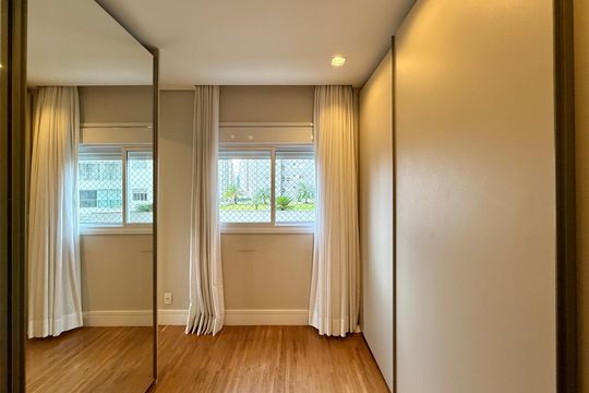 Apartamento no Brooklin com 3 quartos. Oportunidades para comprar. — Closet Suíte