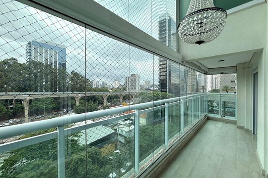 Apartamento no Brooklin com 3 quartos. Oportunidades para comprar. — Sacada