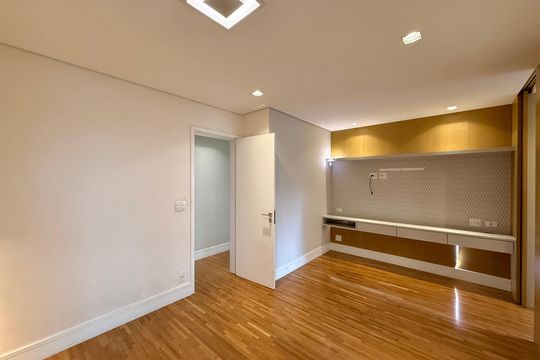 Apartamento no Brooklin com 3 quartos. Oportunidades para comprar. — Suíte