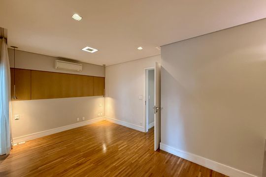 Apartamento no Brooklin com 3 quartos. Oportunidades para comprar. — Suíte