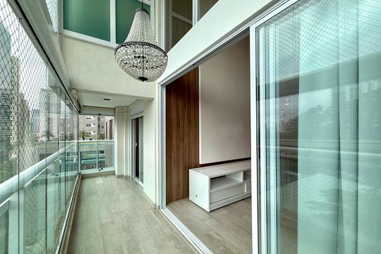 Apartamento no Brooklin com 3 quartos. Oportunidades para comprar. — Sacada