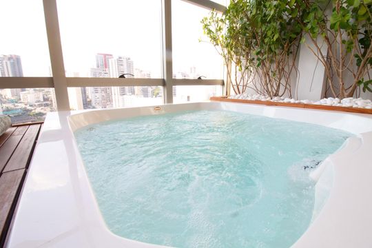 Comprar apartamento mobiliado com 1 suíte e closet. Piscina, academia e churrasqueira no condomínio. — foto 45