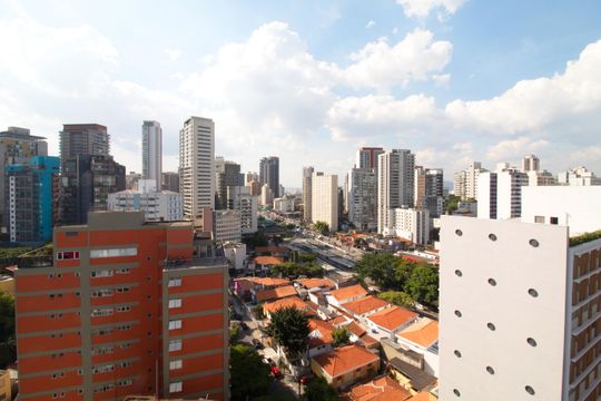 Comprar apartamento mobiliado com 1 suíte e closet. Piscina, academia e churrasqueira no condomínio. — foto 26