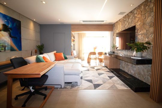 Comprar apartamento mobiliado com 1 suíte e closet. Piscina, academia e churrasqueira no condomínio. — foto 2