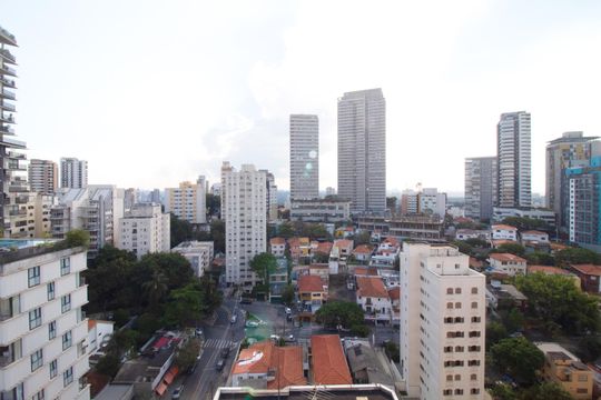 Comprar apartamento mobiliado com 1 suíte e closet. Piscina, academia e churrasqueira no condomínio. — foto 12