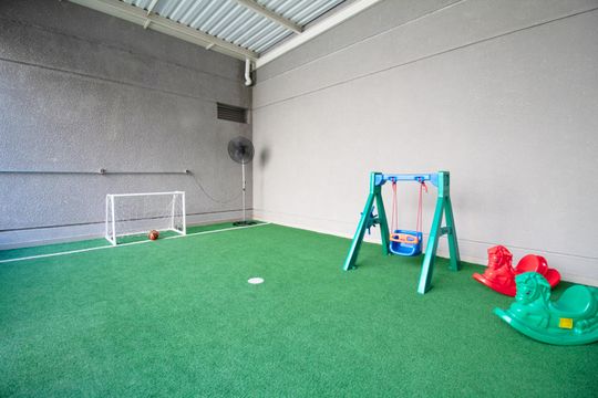 Comprar apartamento mobiliado com 1 suíte e closet. Piscina, academia e churrasqueira no condomínio. — foto 66
