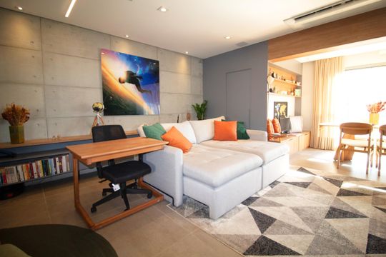 Comprar apartamento mobiliado com 1 suíte e closet. Piscina, academia e churrasqueira no condomínio. — foto 4