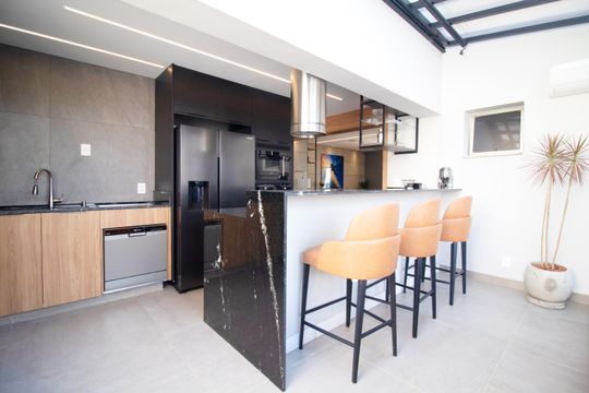 Comprar apartamento mobiliado com 1 suíte e closet. Piscina, academia e churrasqueira no condomínio. — foto 36