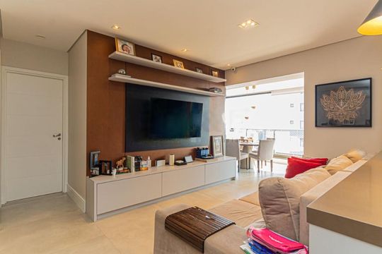 Apartamento mobiliado no Brooklin com 2 quartos, closet e piscina no condomínio. Ideal para compra. — foto 1