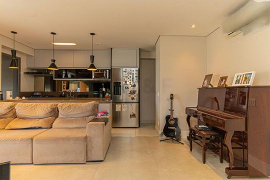 Apartamento mobiliado no Brooklin com 2 quartos, closet e piscina no condomínio. Ideal para compra. — foto 2