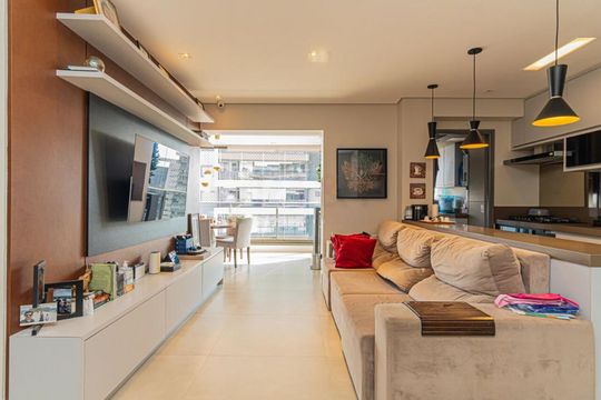 Apartamento mobiliado no Brooklin com 2 quartos, closet e piscina no condomínio. Ideal para compra. — foto 4