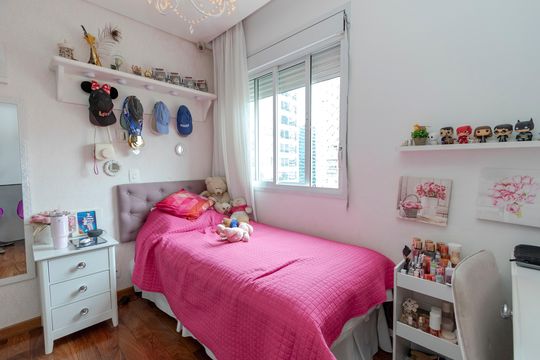 Apartamento mobiliado com 3 quartos, closet e varanda na Cidade Monções. Oportunidades de compra. — Suíte 3