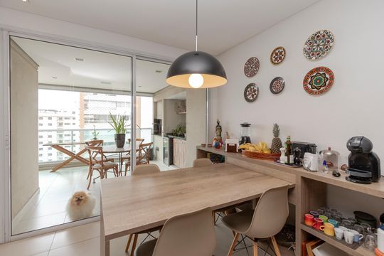 Apartamento mobiliado com 3 quartos, closet e varanda na Cidade Monções. Oportunidades de compra. — Copa