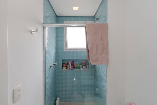 Apartamento mobiliado com 3 quartos, closet e varanda na Cidade Monções. Oportunidades de compra. — Banheiro da Suíte 3