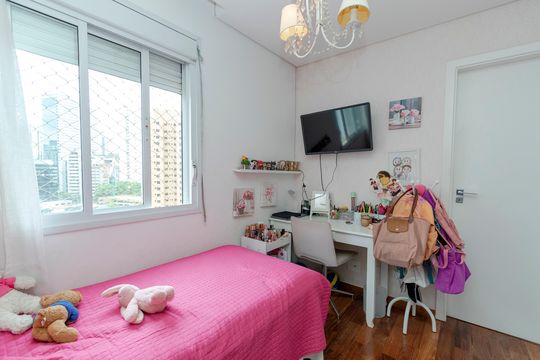 Apartamento mobiliado com 3 quartos, closet e varanda na Cidade Monções. Oportunidades de compra. — Suíte 3