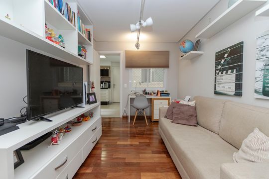Apartamento mobiliado com 3 quartos, closet e varanda na Cidade Monções. Oportunidades de compra. — Sala 2
