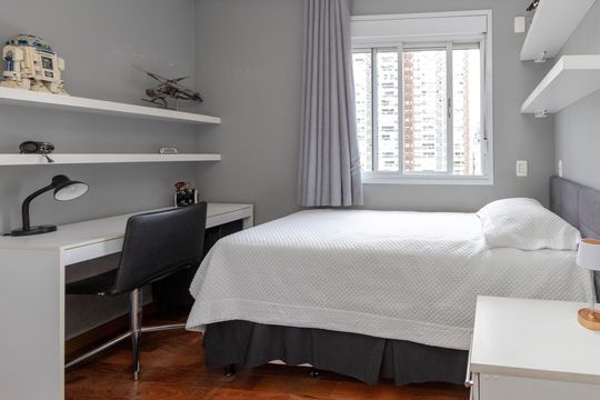 Apartamento mobiliado com 3 quartos, closet e varanda na Cidade Monções. Oportunidades de compra. — Suíte 2