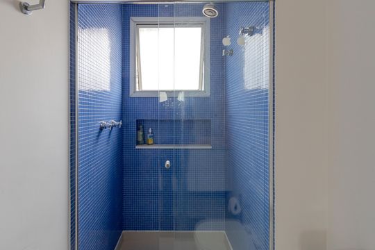 Apartamento mobiliado com 3 quartos, closet e varanda na Cidade Monções. Oportunidades de compra. — Banheiro da Suíte 2