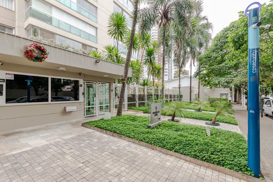Apartamento mobiliado com 3 quartos, closet e varanda na Cidade Monções. Oportunidades de compra. — Fachada