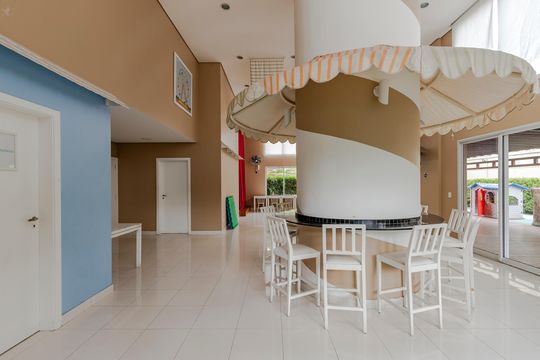 Apartamento mobiliado com 3 quartos, closet e varanda na Cidade Monções. Oportunidades de compra. — Salão de Festas Infantil