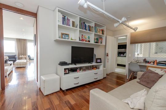 Apartamento mobiliado com 3 quartos, closet e varanda na Cidade Monções. Oportunidades de compra. — Sala 2