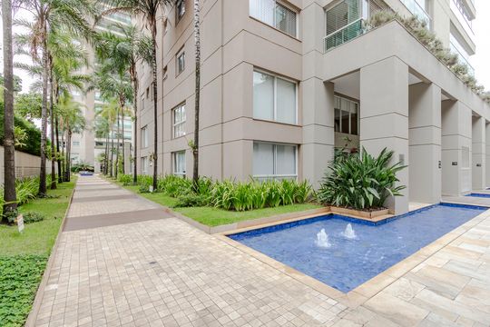 Apartamento mobiliado com 3 quartos, closet e varanda na Cidade Monções. Oportunidades de compra. — Entrada