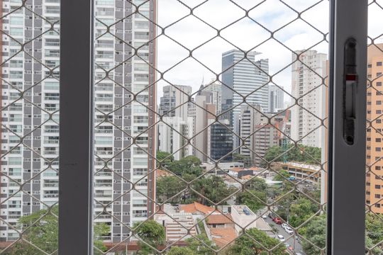 Apartamento mobiliado com 3 quartos, closet e varanda na Cidade Monções. Oportunidades de compra. — Vista da Suíte 2