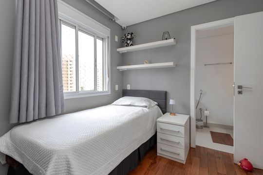 Apartamento mobiliado com 3 quartos, closet e varanda na Cidade Monções. Oportunidades de compra. — Suíte 2