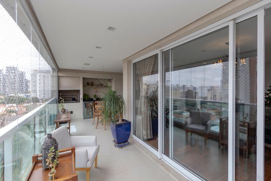 Apartamento mobiliado com 3 quartos, closet e varanda na Cidade Monções. Oportunidades de compra. — Varanda