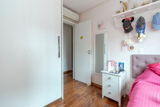Apartamento mobiliado com 3 quartos, closet e varanda na Cidade Monções. Oportunidades de compra. — Suíte 3