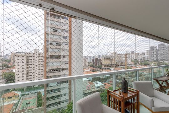 Apartamento mobiliado com 3 quartos, closet e varanda na Cidade Monções. Oportunidades de compra. — Varanda