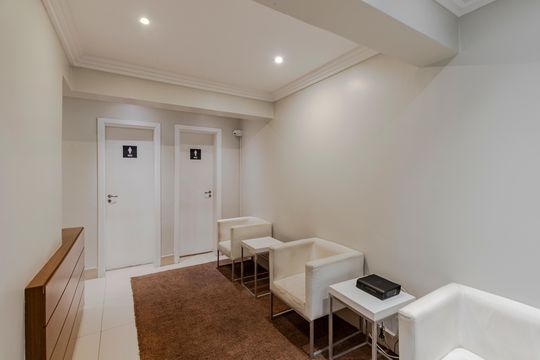 Apartamento mobiliado com 3 quartos, closet e varanda na Cidade Monções. Oportunidades de compra. — Salão de Beleza